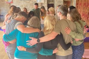 HY GROUP HUG CIRCLE