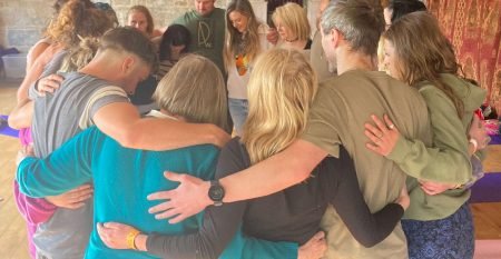 HY GROUP HUG CIRCLE HY GROUP HUG CIRCLE